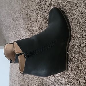 Black ultra comfy wedge booties